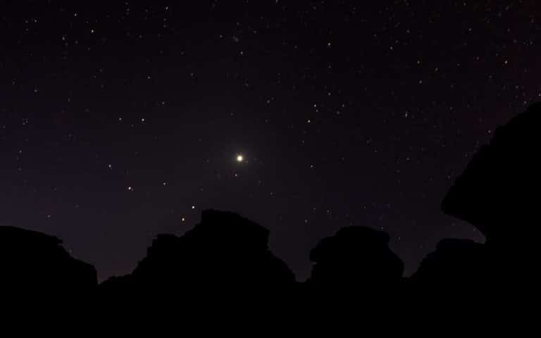 sleeping under the stars in wadi rum